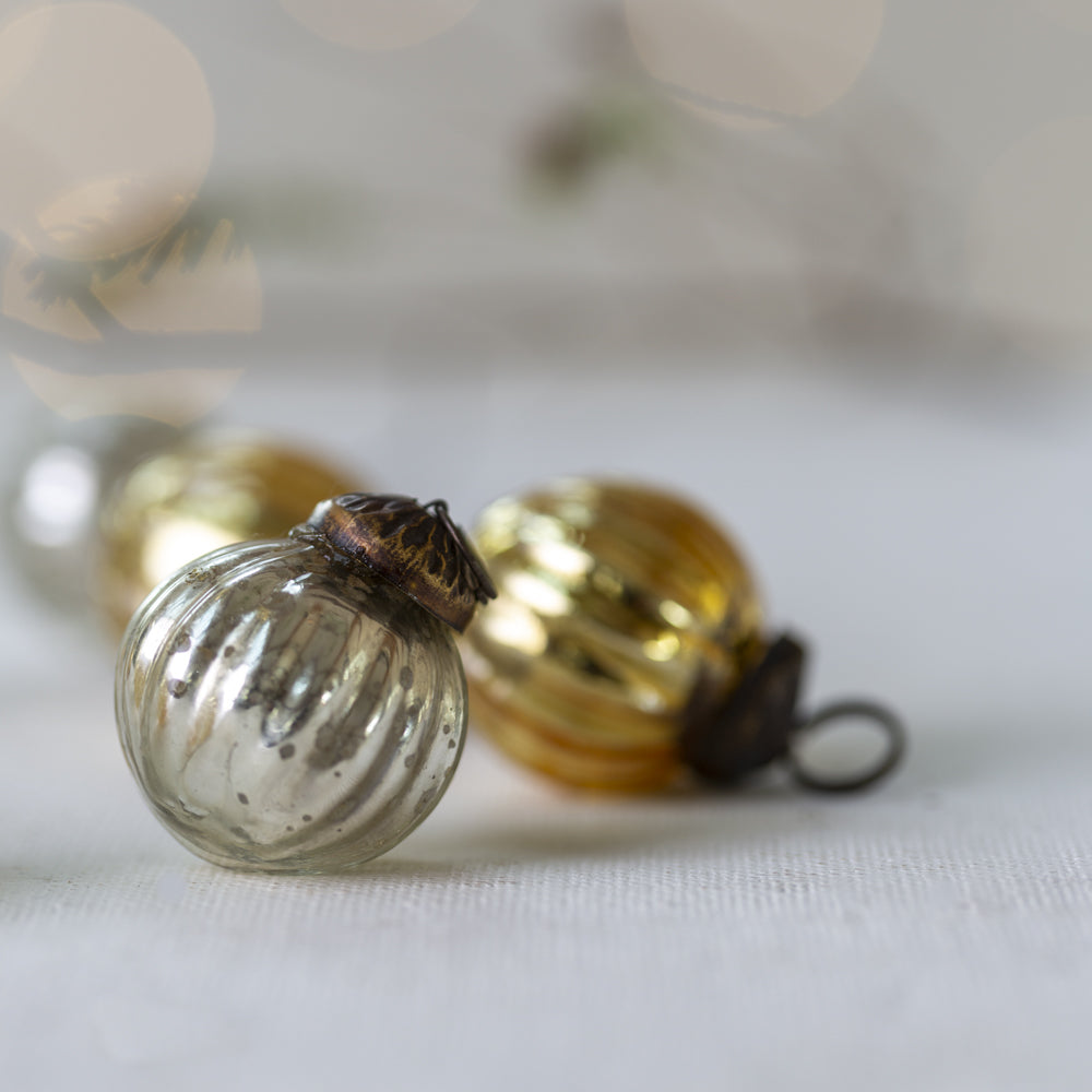 Mini Ribbed Baubles Bag of 10 Antique Silver & Gold