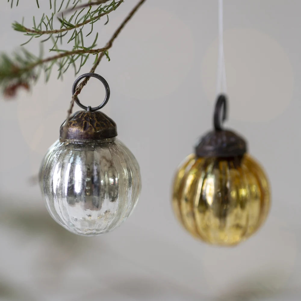 Mini Ribbed Baubles Bag of 10 Antique Silver & Gold