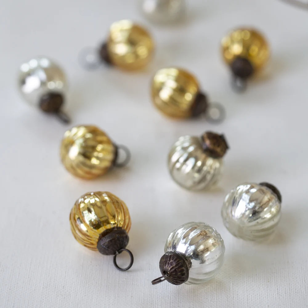 Mini Ribbed Baubles Bag of 10 Antique Silver & Gold